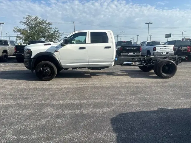 2026 RAM 5500 Big Horn 4WD Crew Cab DRW 197" WB photo 4