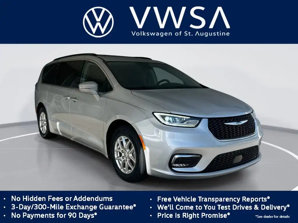 2022 Chrysler Pacifica Touring L's photo