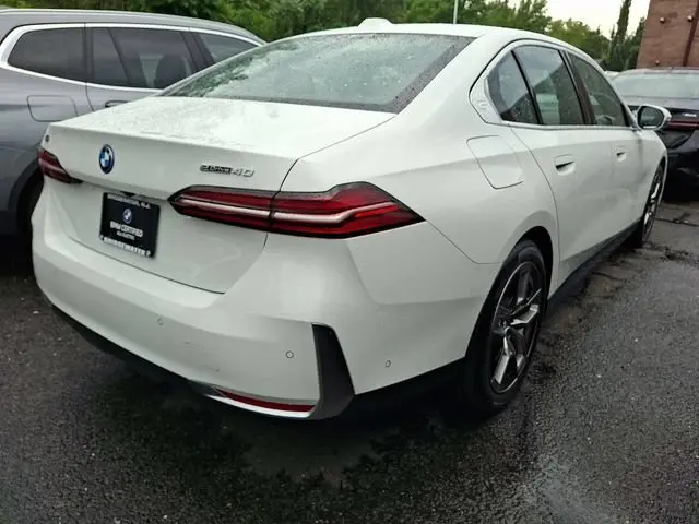 2024 BMW i5 eDrive40 Sedan photo 5