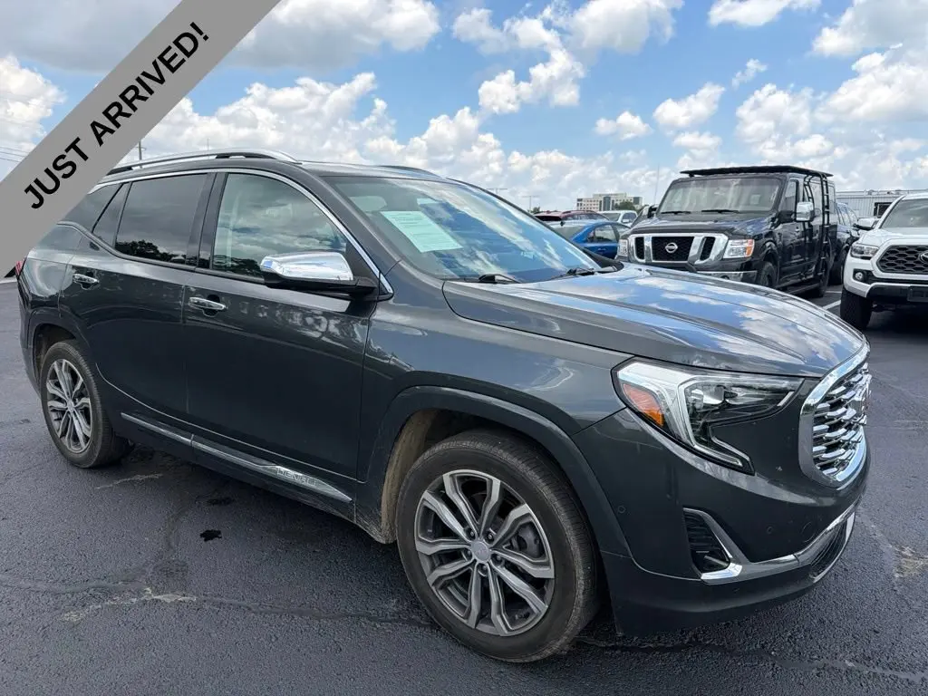 2020 GMC Terrain Denali AWD photo 3
