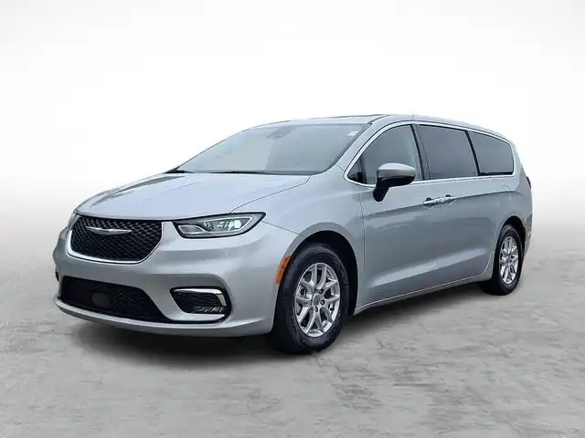 2023 Chrysler Pacifica Touring L's photo