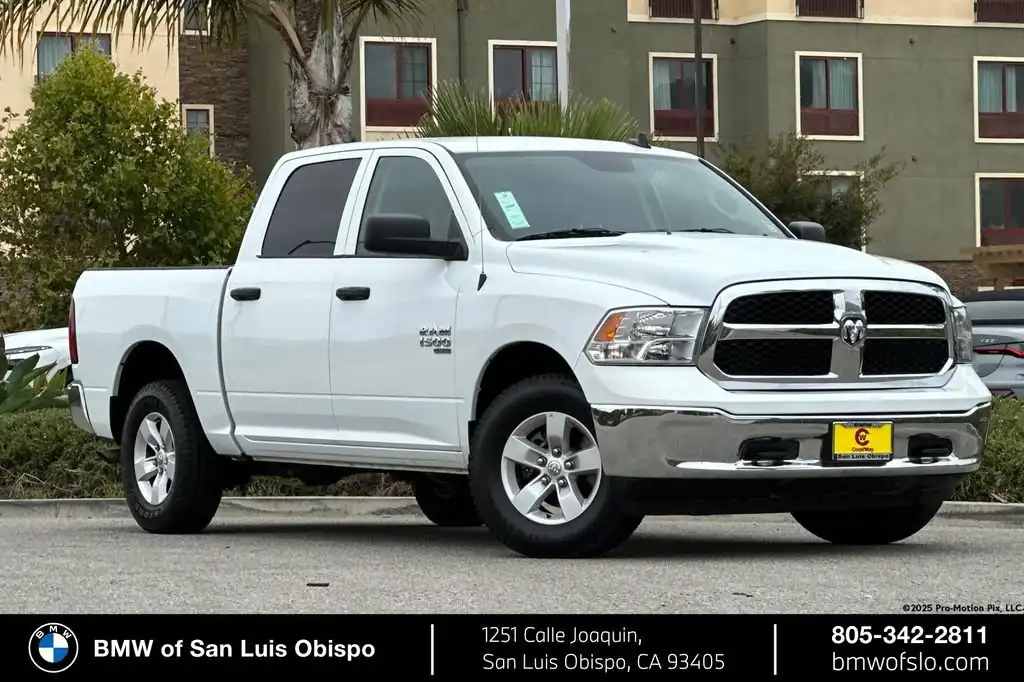 2022 RAM 1500 Classic SLT 4x4 Crew Cab 5'7's photo