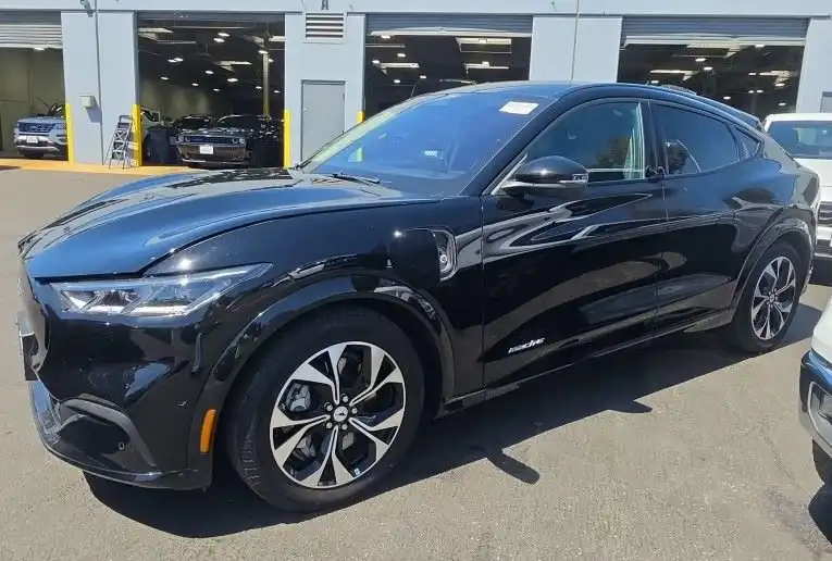 2023 Ford Mustang-Mach-e Premium's photo