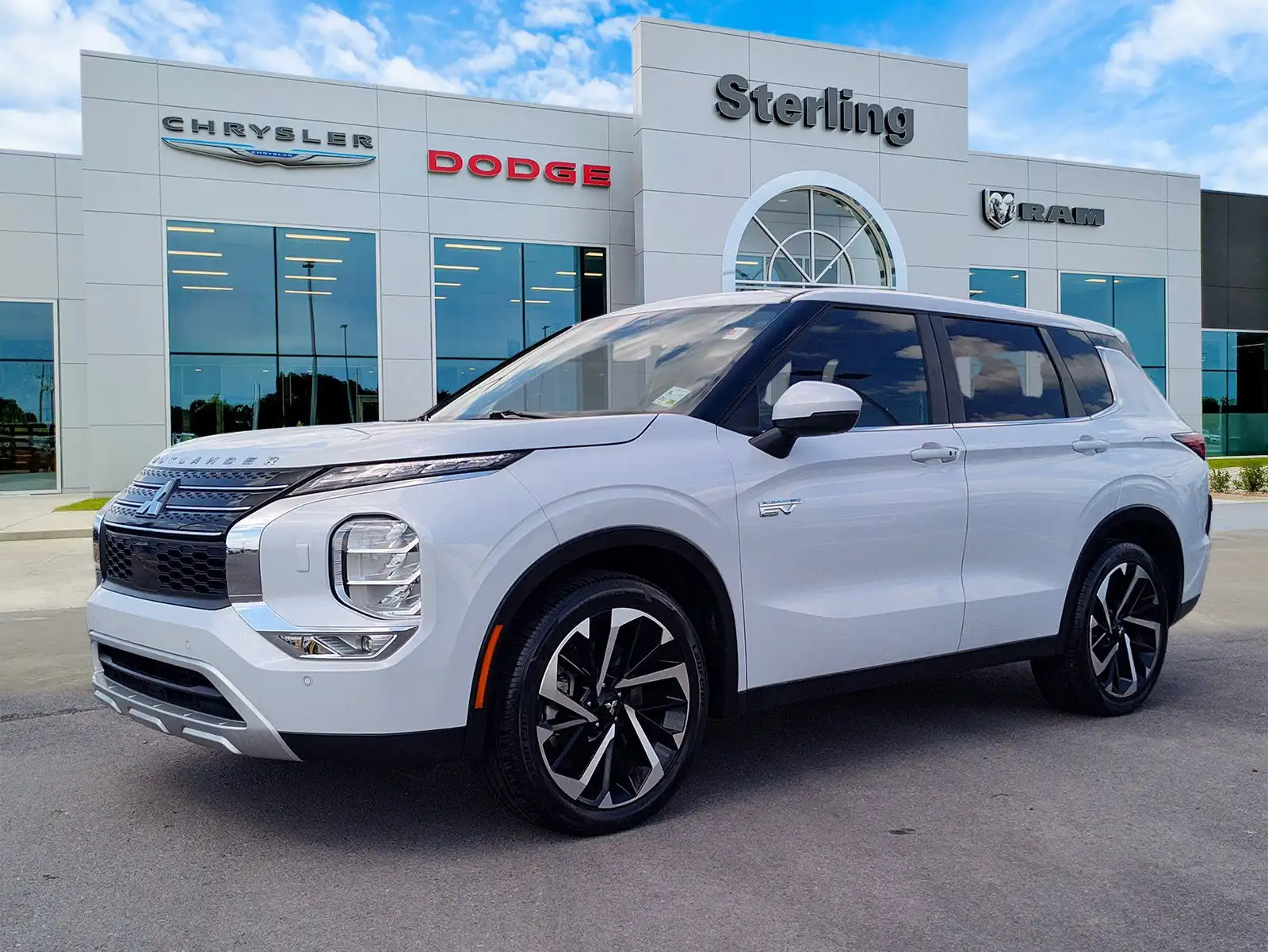 2024 Mitsubishi Outlander Plug-in Hybrid SE S-AWC's photo