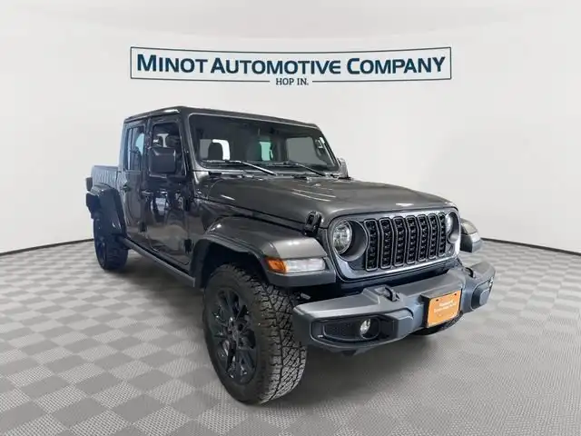 2024 Jeep Gladiator Nighthawk Auto's photo