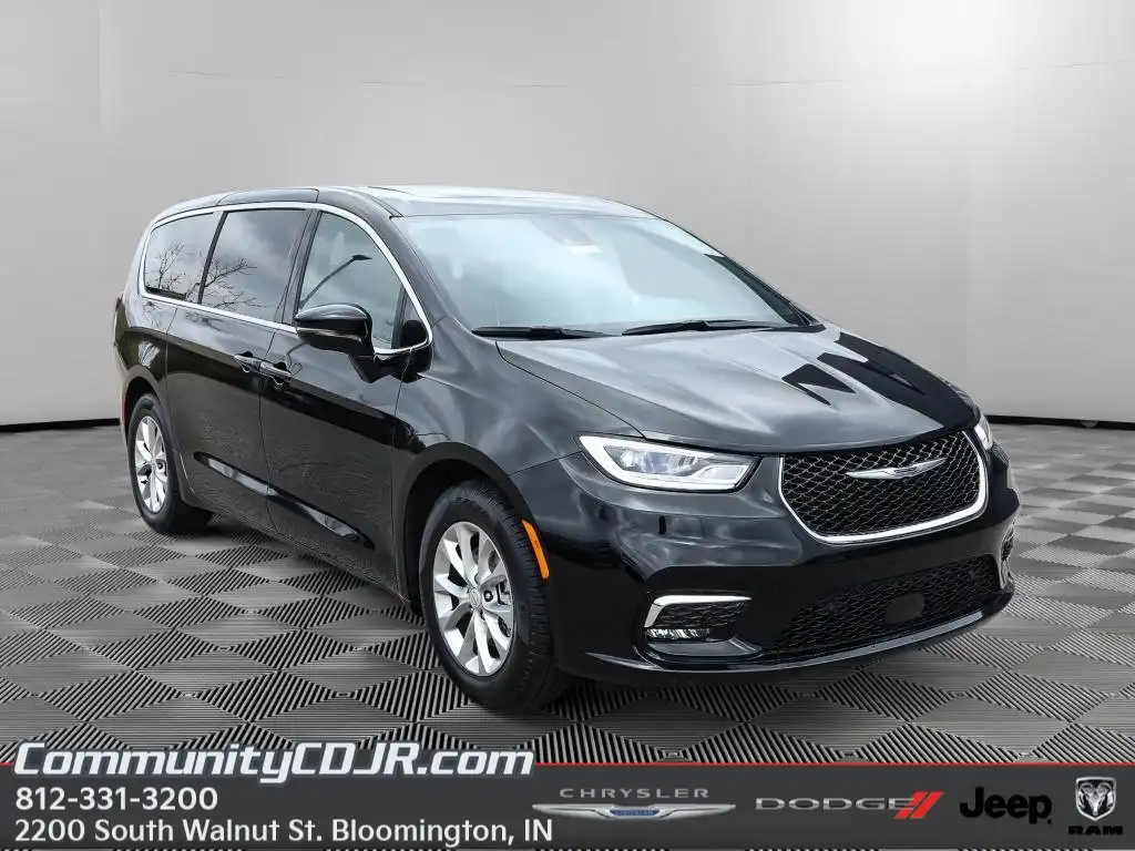 2026 Chrysler Pacifica Limited's photo