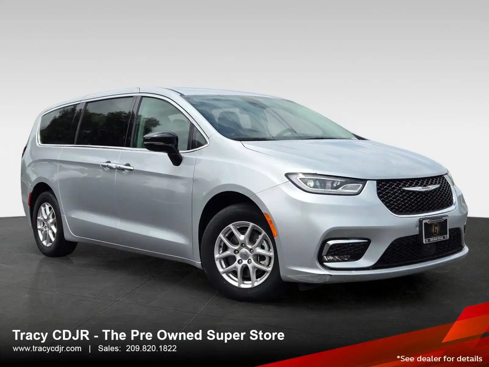 2024 Chrysler Pacifica Touring L's photo