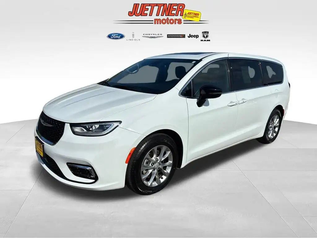 2026 Chrysler Pacifica Limited's photo
