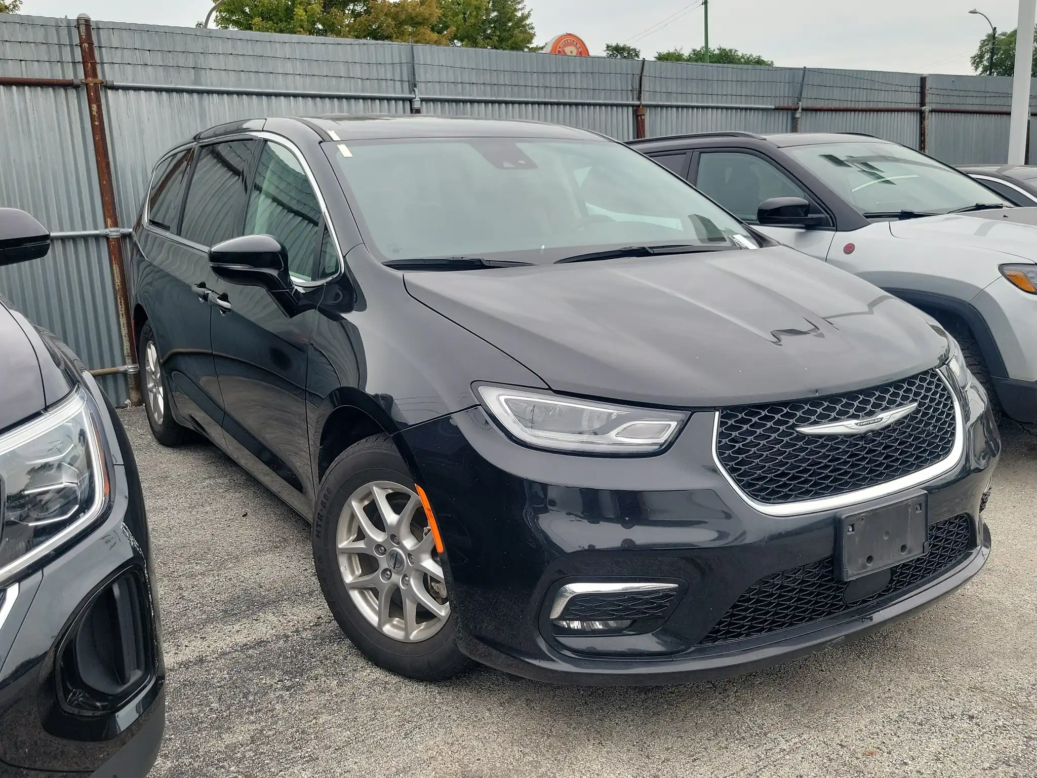 2024 Chrysler Pacifica Touring L's photo