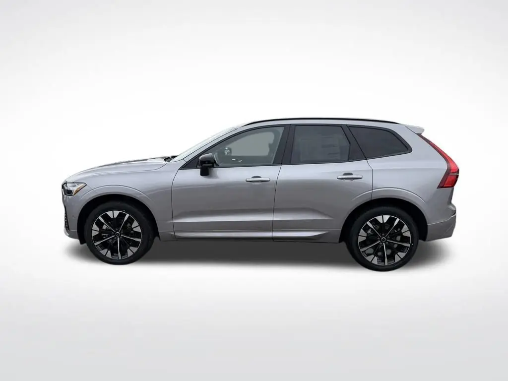 2026 Volvo XC60 B5 Plus Dark AWD photo 4