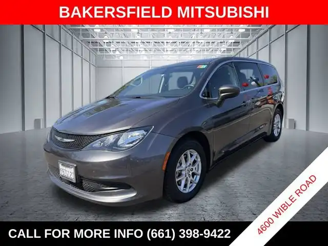 2022 Chrysler Voyager LX's photo