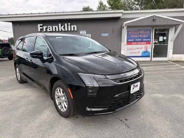 2027 Chrysler Pacifica Select's photo
