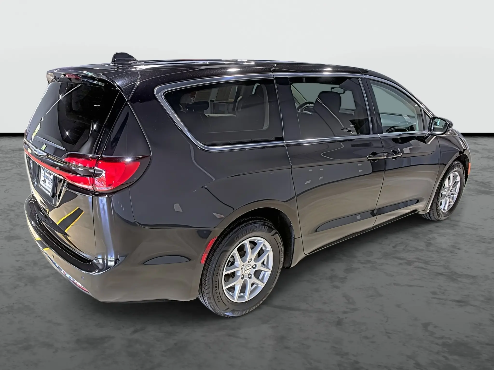 2024 Chrysler Pacifica Touring L photo 4