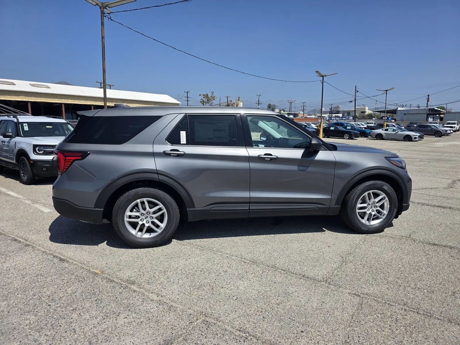 2026 Ford Explorer Active photo 3