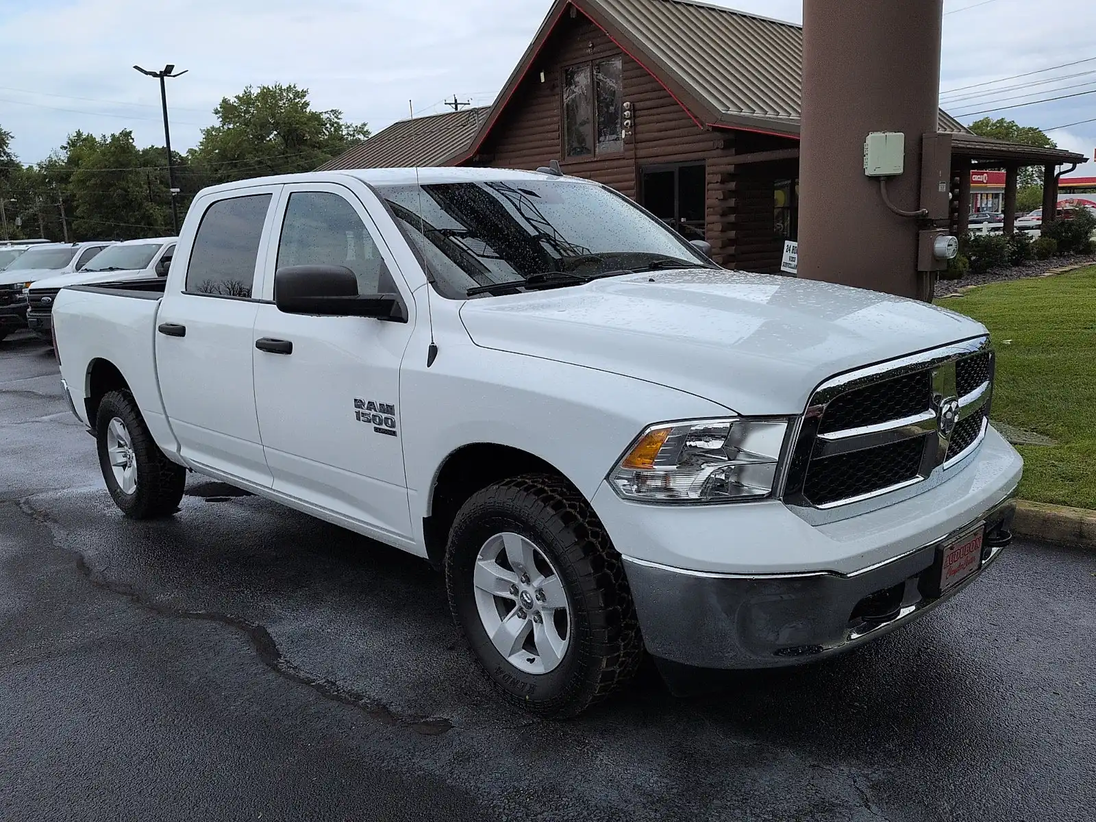 2022 RAM 1500 Classic SLT 4x4 Crew Cab 5'7's photo