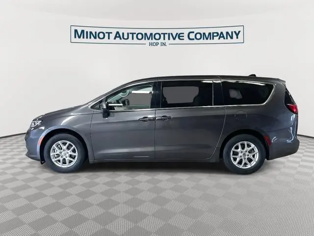 2023 Chrysler Pacifica Touring L photo 5