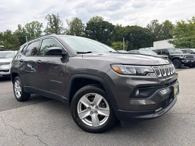 2022 Jeep Compass Latitude 4WD photo 1