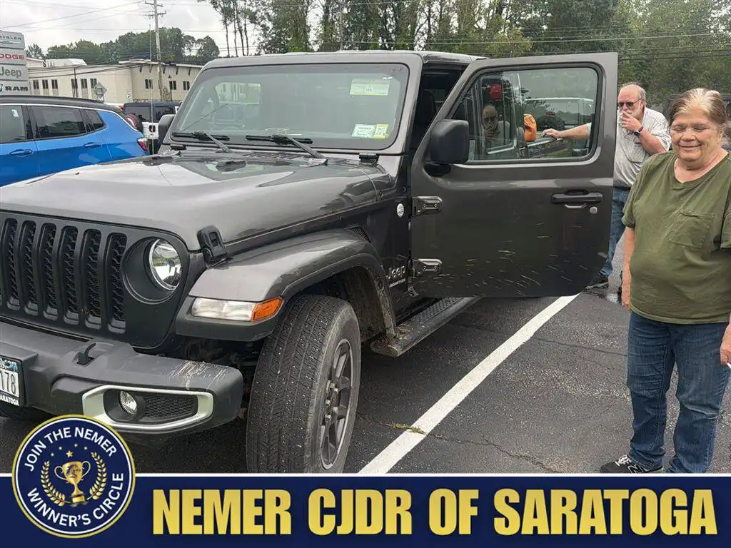2021 Jeep Gladiator Overland's photo