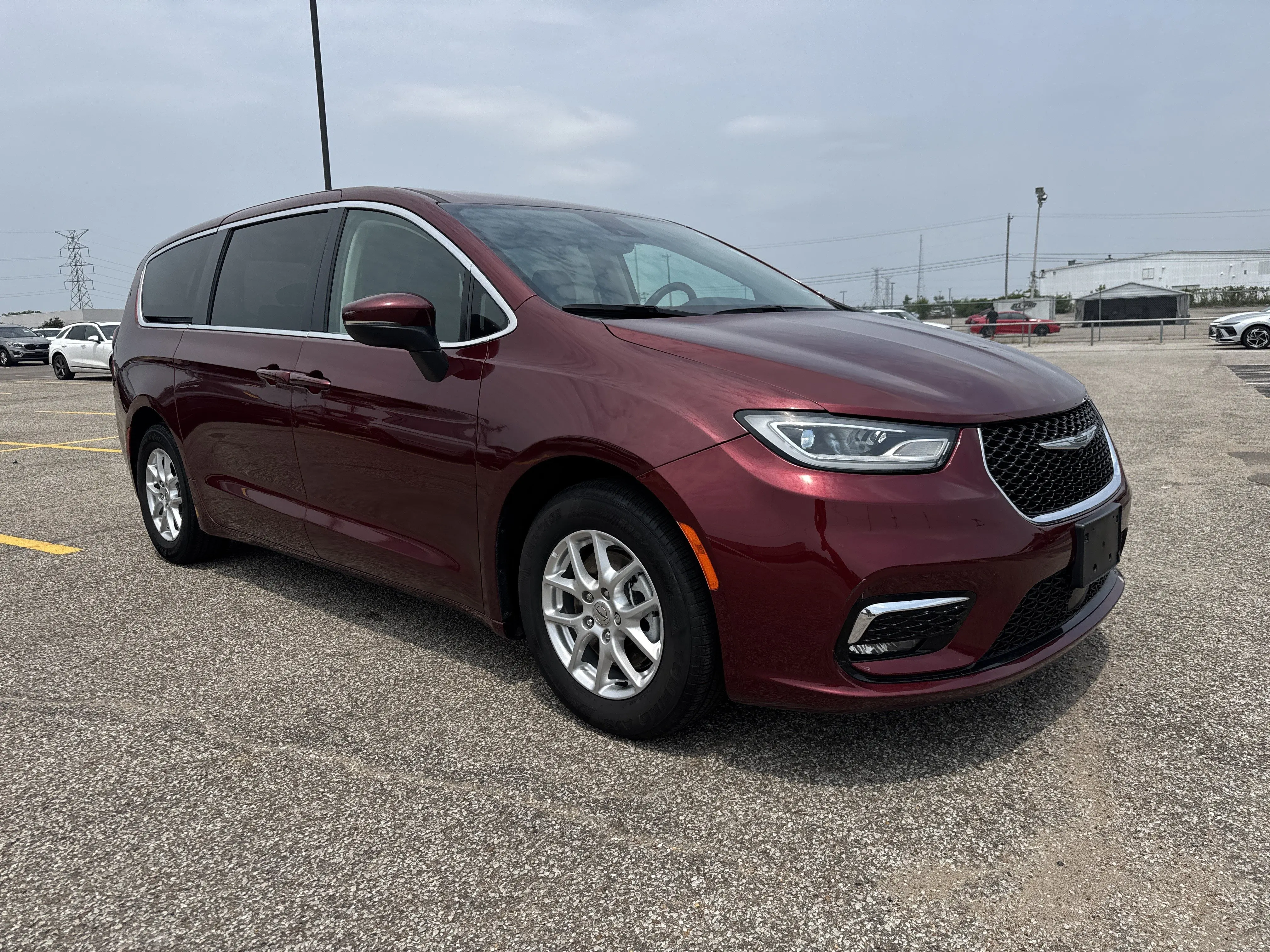2023 Chrysler Pacifica Touring L photo 4