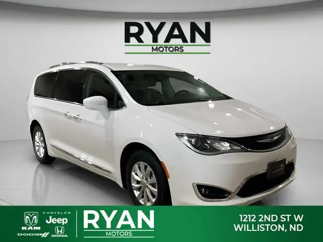 2018 Chrysler Pacifica Touring L's photo