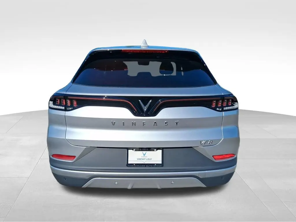 2025 VinFast VF 8 Plus Standard Range photo 5