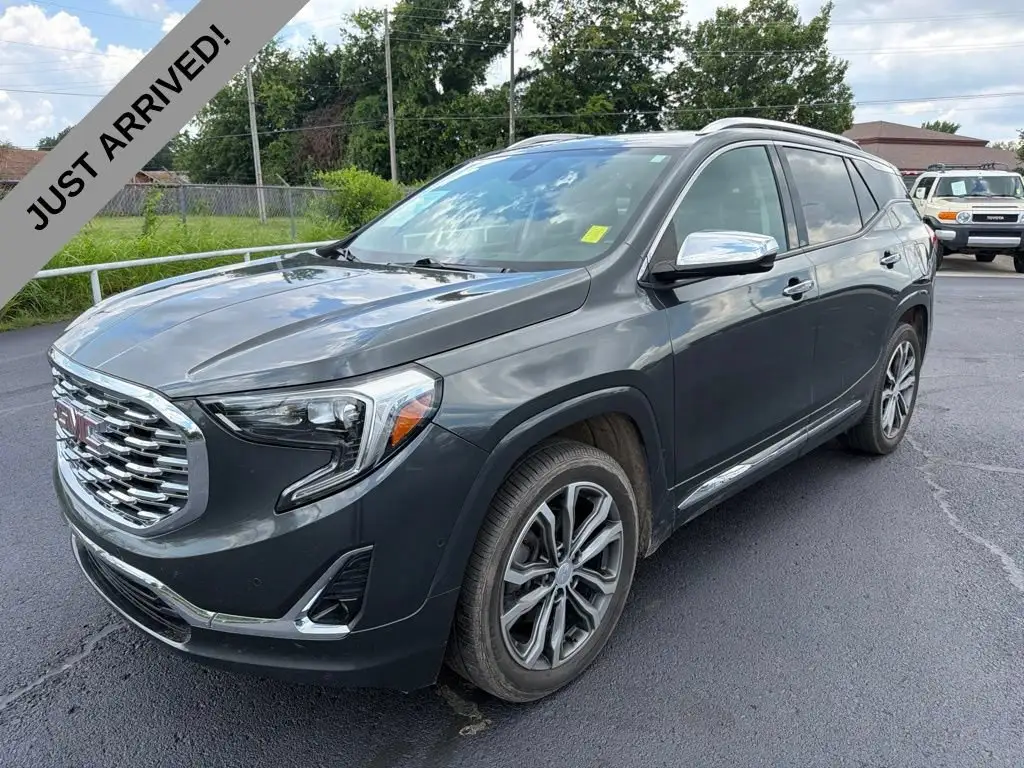 2020 GMC Terrain Denali AWD photo 1
