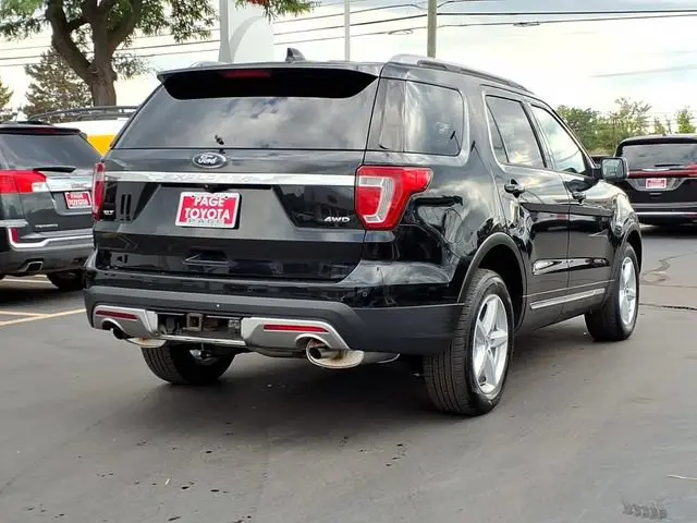 2017 Ford Explorer XLT 4WD photo 4