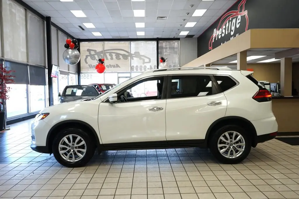 2017 Nissan Rogue SV AWD photo 3
