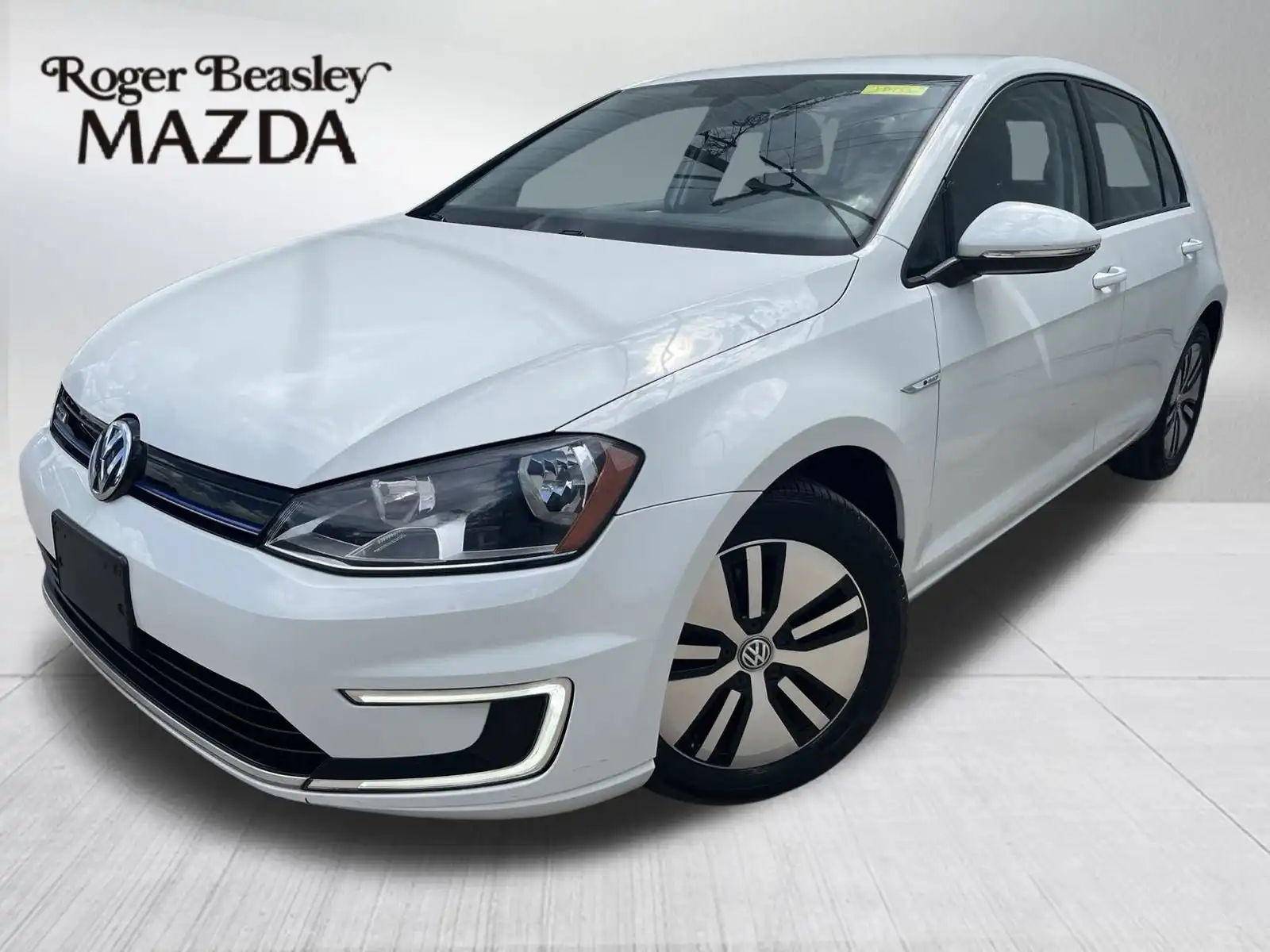 2016 Volkswagen e-Golf SE's photo