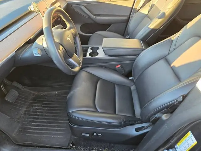 2024 Tesla Model Y Long Range RWD photo 3