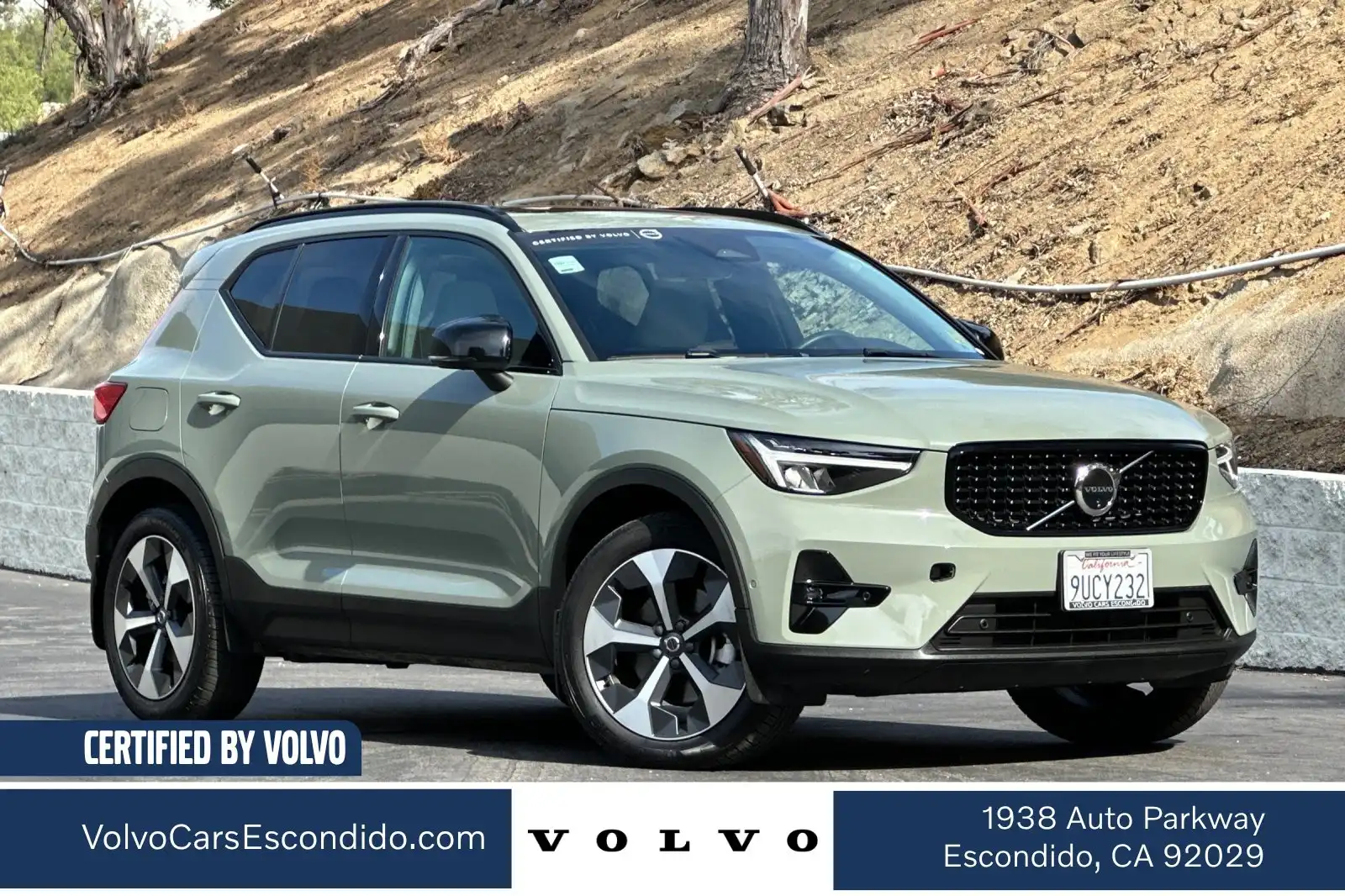 2025 Volvo XC40 B5 Plus Dark AWD's photo