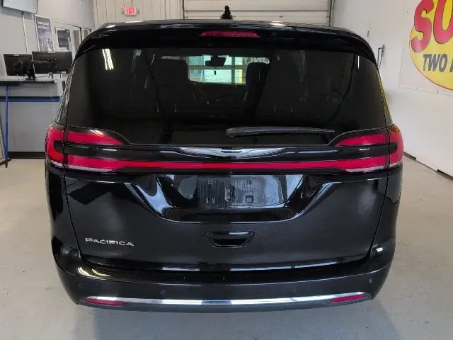 2025 Chrysler Pacifica Select photo 4