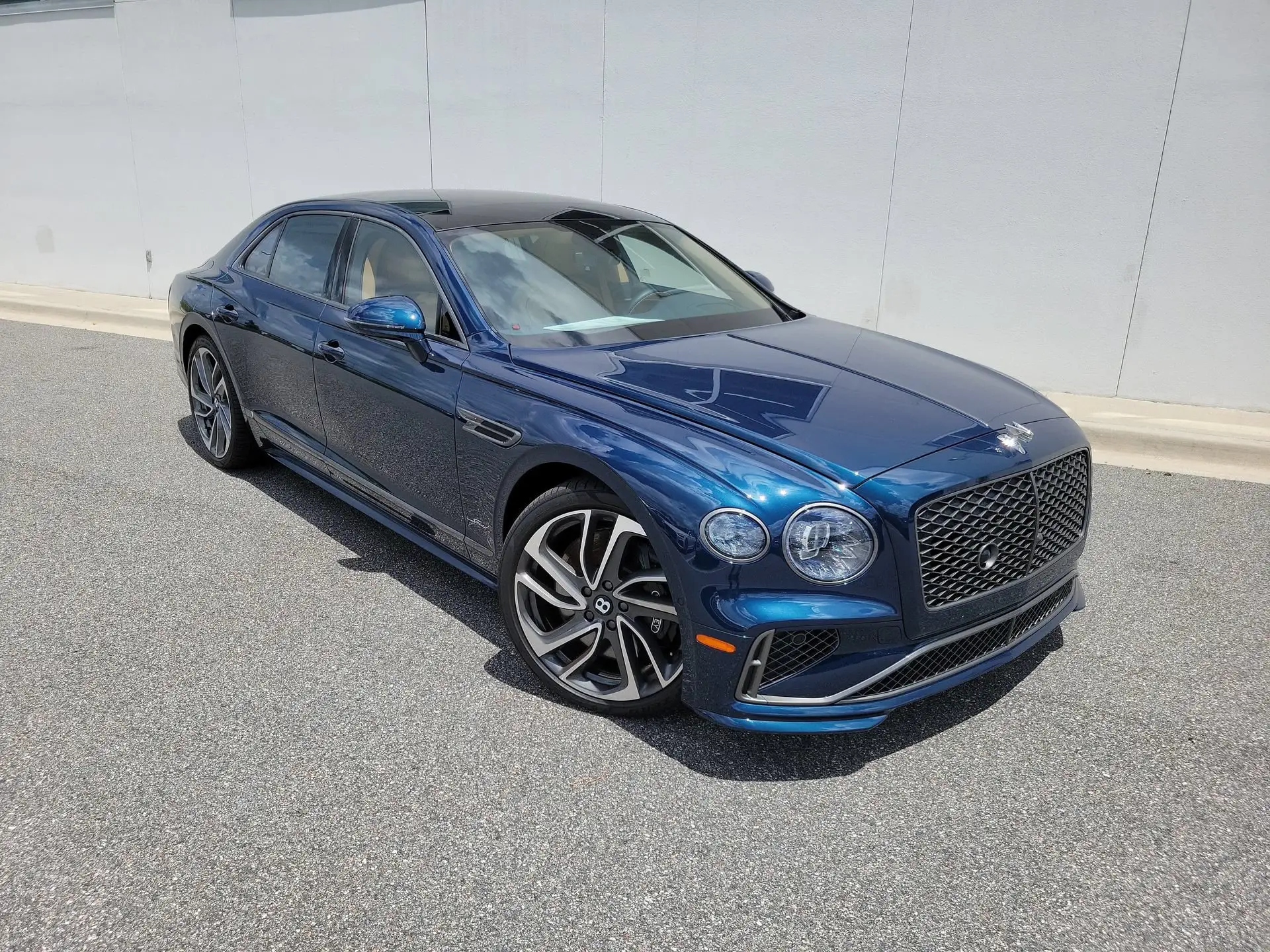 2025 Bentley Flying Spur Speed photo 1