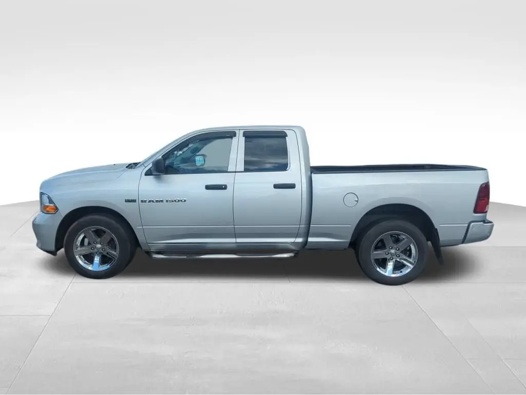 2012 RAM 1500 ST 4WD Quad Cab photo 3