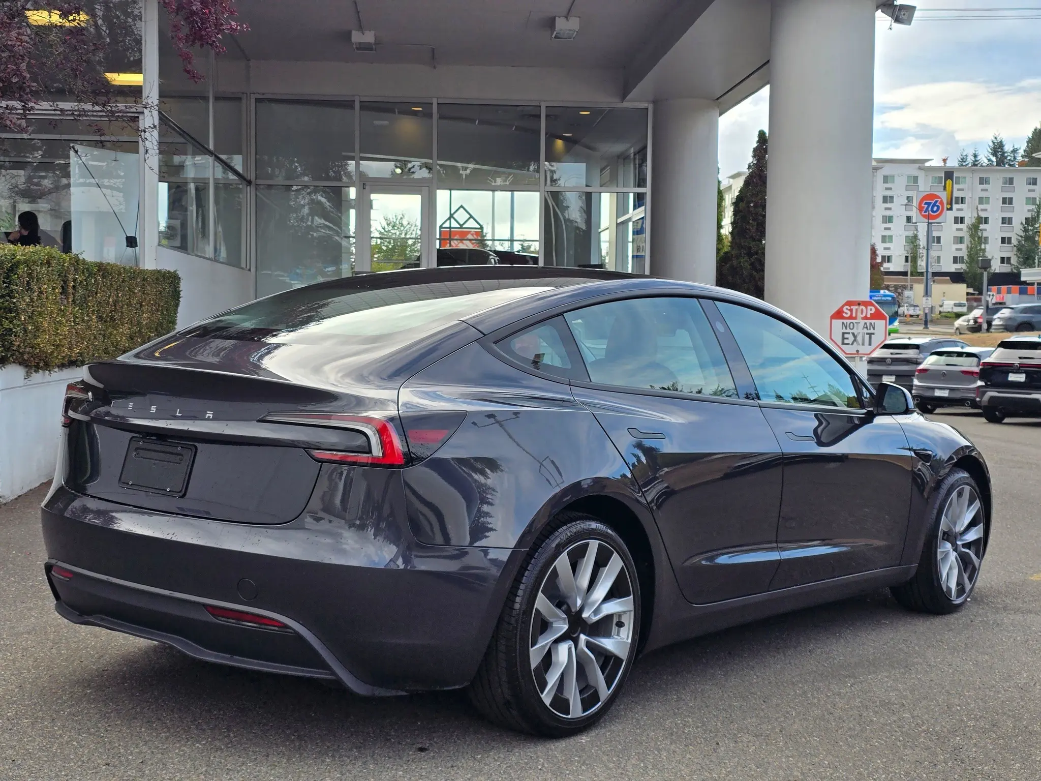 2025 Tesla Model 3 Long Range photo 5