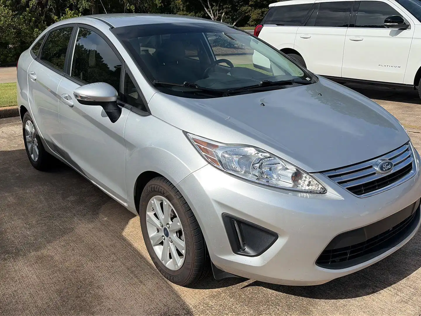 2013 Ford Fiesta SE Sedan's photo