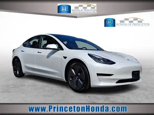 2022 Tesla Model 3 Standard Range Plus's photo