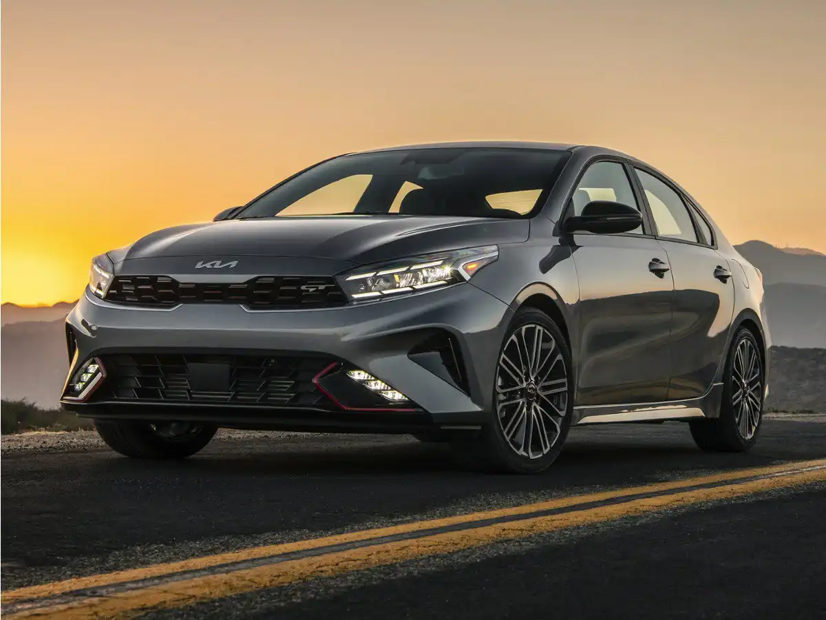 2023 Kia Forte LXS AT's photo