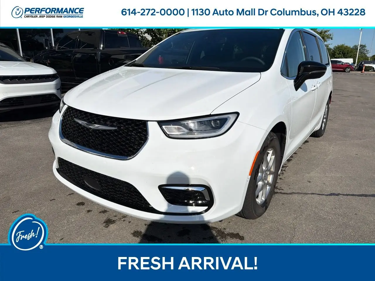 2026 Chrysler Pacifica Select photo 4