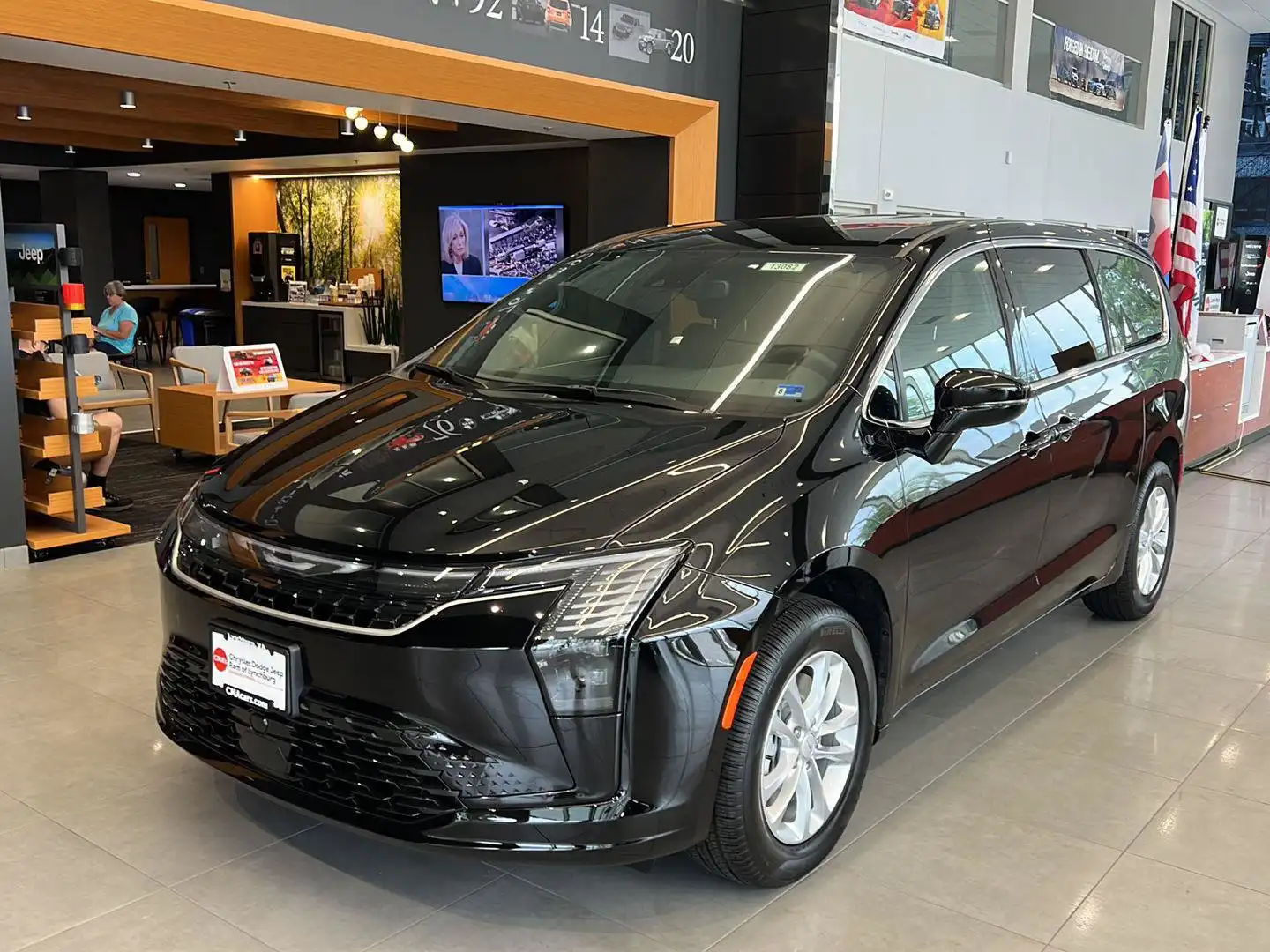 2027 Chrysler Pacifica Select AWD's photo