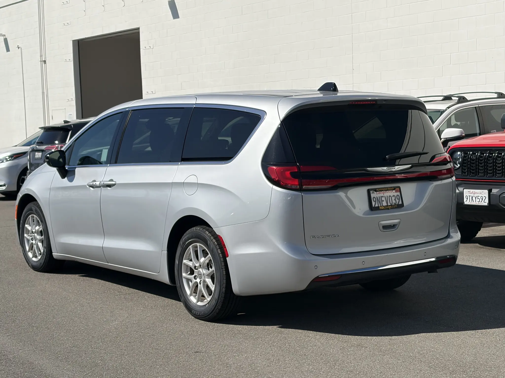 2024 Chrysler Pacifica Touring photo 4