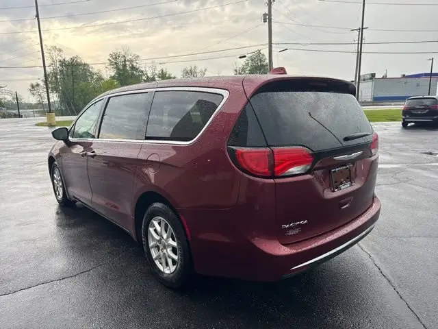 2017 Chrysler Pacifica Touring Plus photo 5