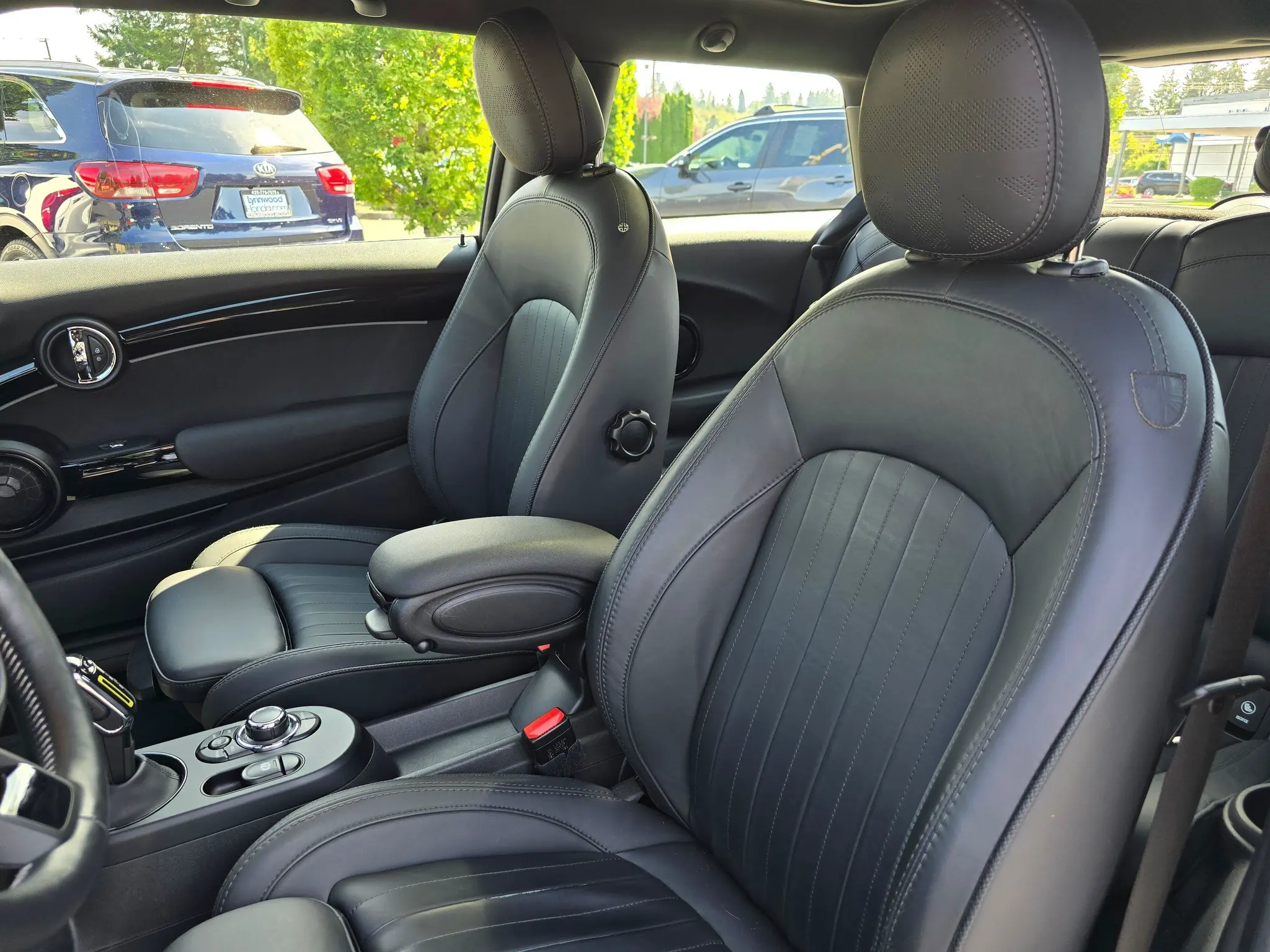 2022 MINI Hardtop Cooper SE photo 4
