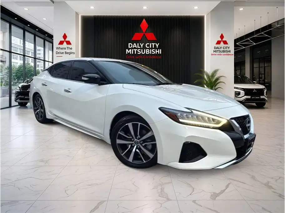 2023 Nissan Maxima SV's photo