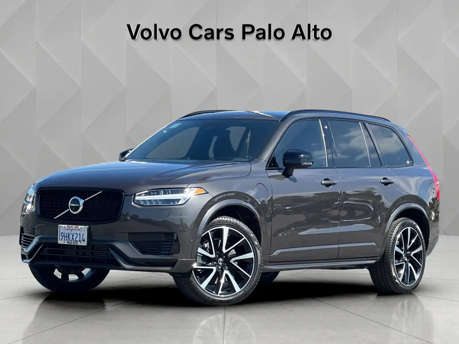 2023 Volvo XC90 T8 Ultimate Dark Theme 7-Seater 4WD's photo