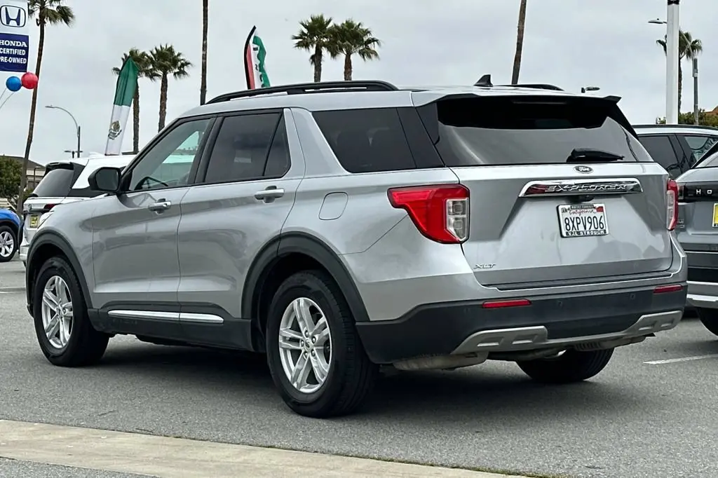2021 Ford Explorer XLT RWD photo 5