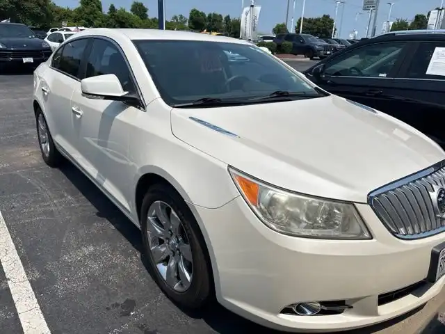 2010 Buick LaCrosse's photo