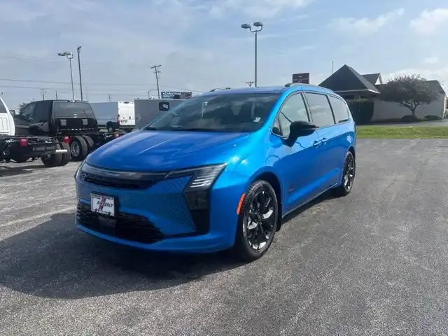 2027 Chrysler Pacifica Select's photo