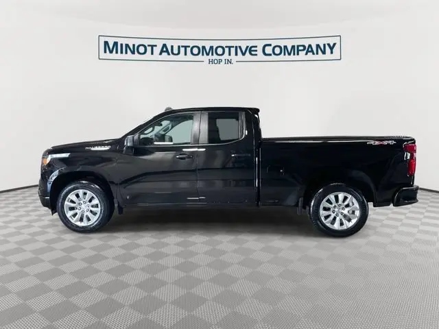 2023 Chevrolet Silverado 1500 Custom 4X4 Double Cab Std Box photo 5