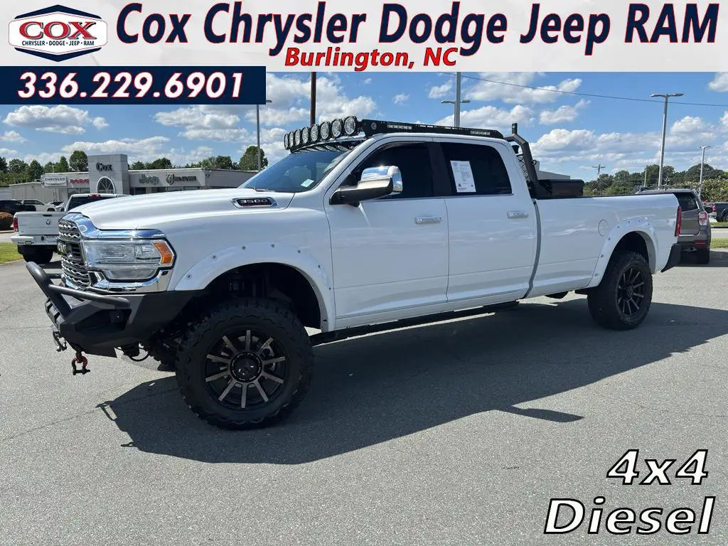 2022 RAM 3500 Limited 4X4 Crew Cab LWB photo 1